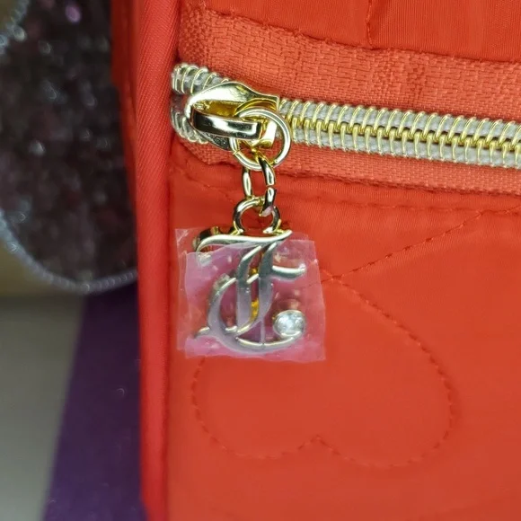 🎉HP🎉Juicy Couture ❤️NWT❤️ Red Travel Cosmetic Bag! ❤️❤️❤️ - Picture 4 of 17